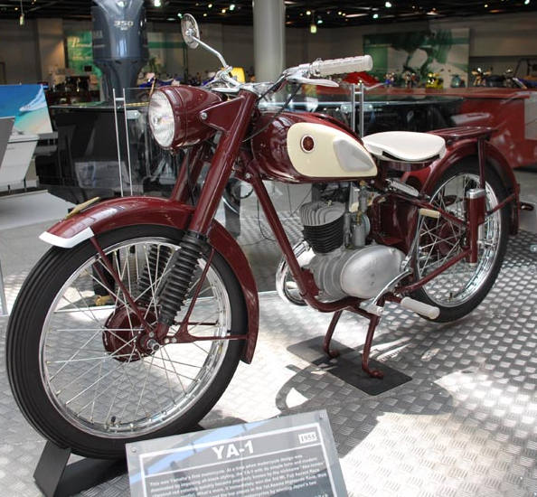 Первый мотоцикл Yamaha YA-1